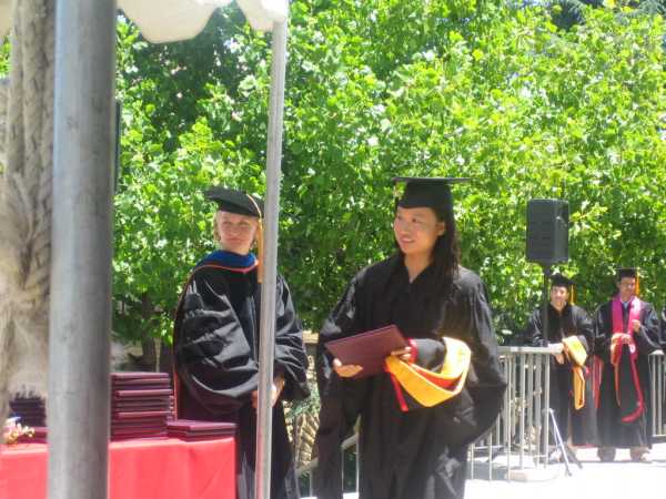 Grad 036.jpg 6/18/2006 5:58:22 PM